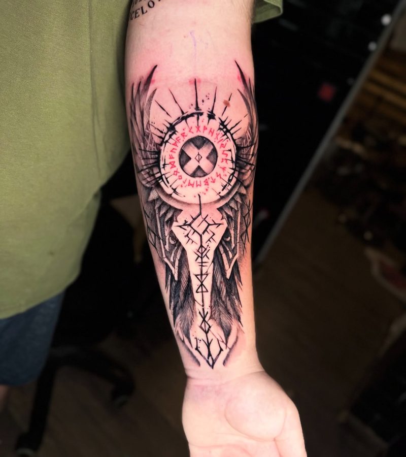 Tatuaje blackwork con sombras y contraste, realizado en Golden Tears Tattoo Barcelona