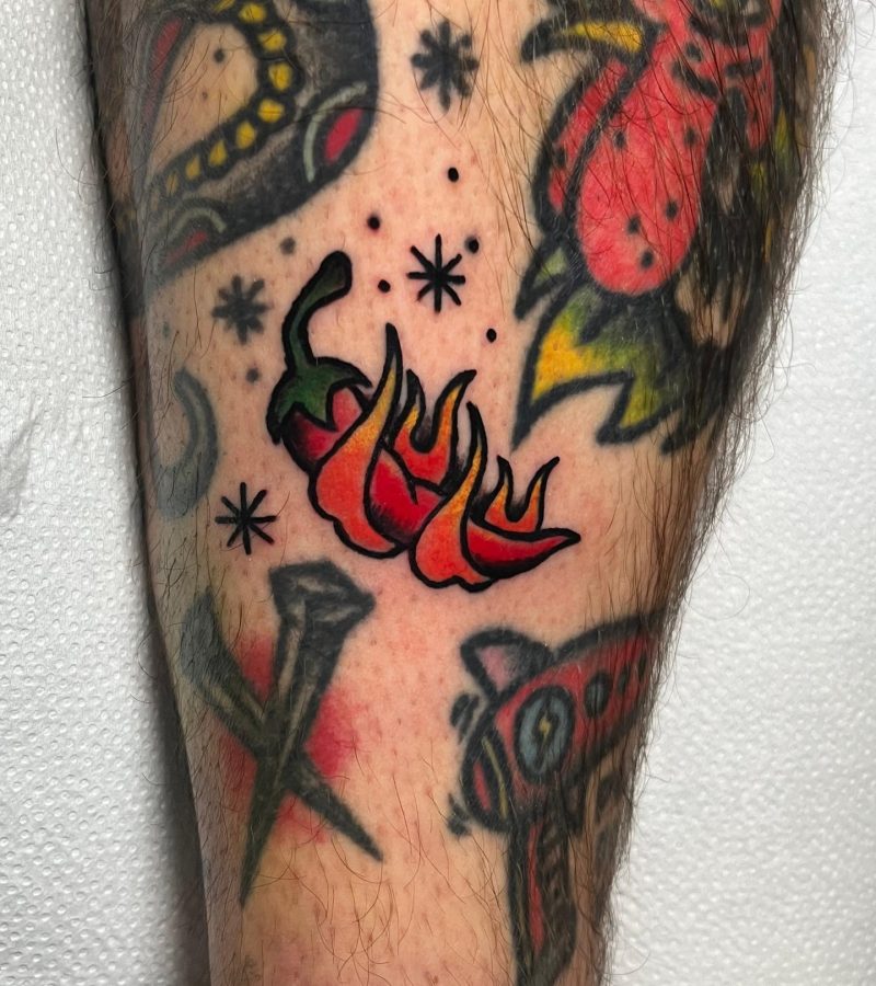 Tatuaje old school colorido con líneas definidas y estilo clásico, Golden Tears Tattoo Barcelona