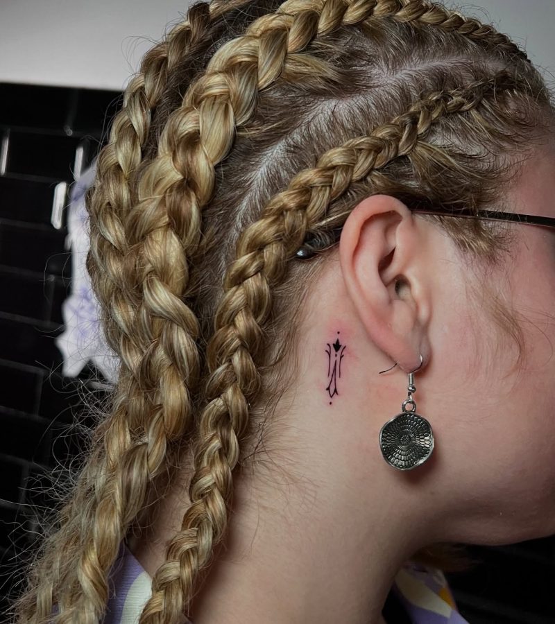 Tatuaje fine line de diseño personalizado, líneas finas y detalles precisos