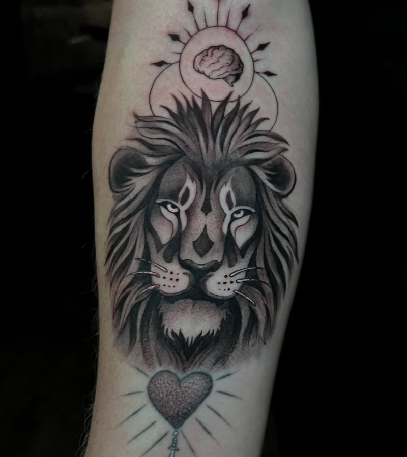 Tatuaje neotradicional en negro y gris, con sombras y contraste, Golden Tears Tattoo Barcelona